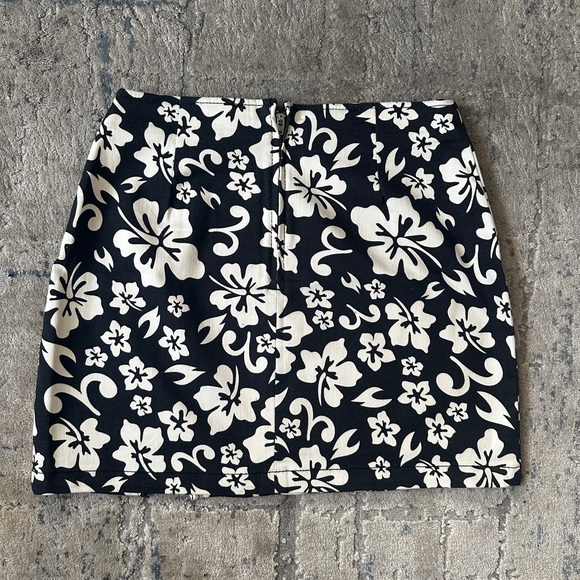 Floral Black and White Women's Skirt - Picture 5 of 7